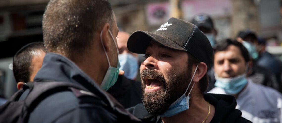 Owners of foodstands at the Mahane Yehuda market protest the ongoing closure of their businesses, which have been closed down for several weeks already in an attempt to stop the spread of the Coronavirus. April 25, 2020. Photo by Yonatan Sindel/Flash90 *** Local Caption *** הפגנה
שוק מחנה יהודה
ירושלים
כלכלה